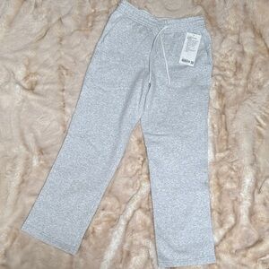 Lululemon loungefull straight leg pant size 8